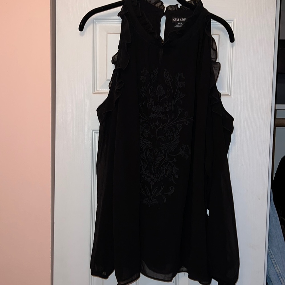 City Chic black cold shoulder top size 18/M